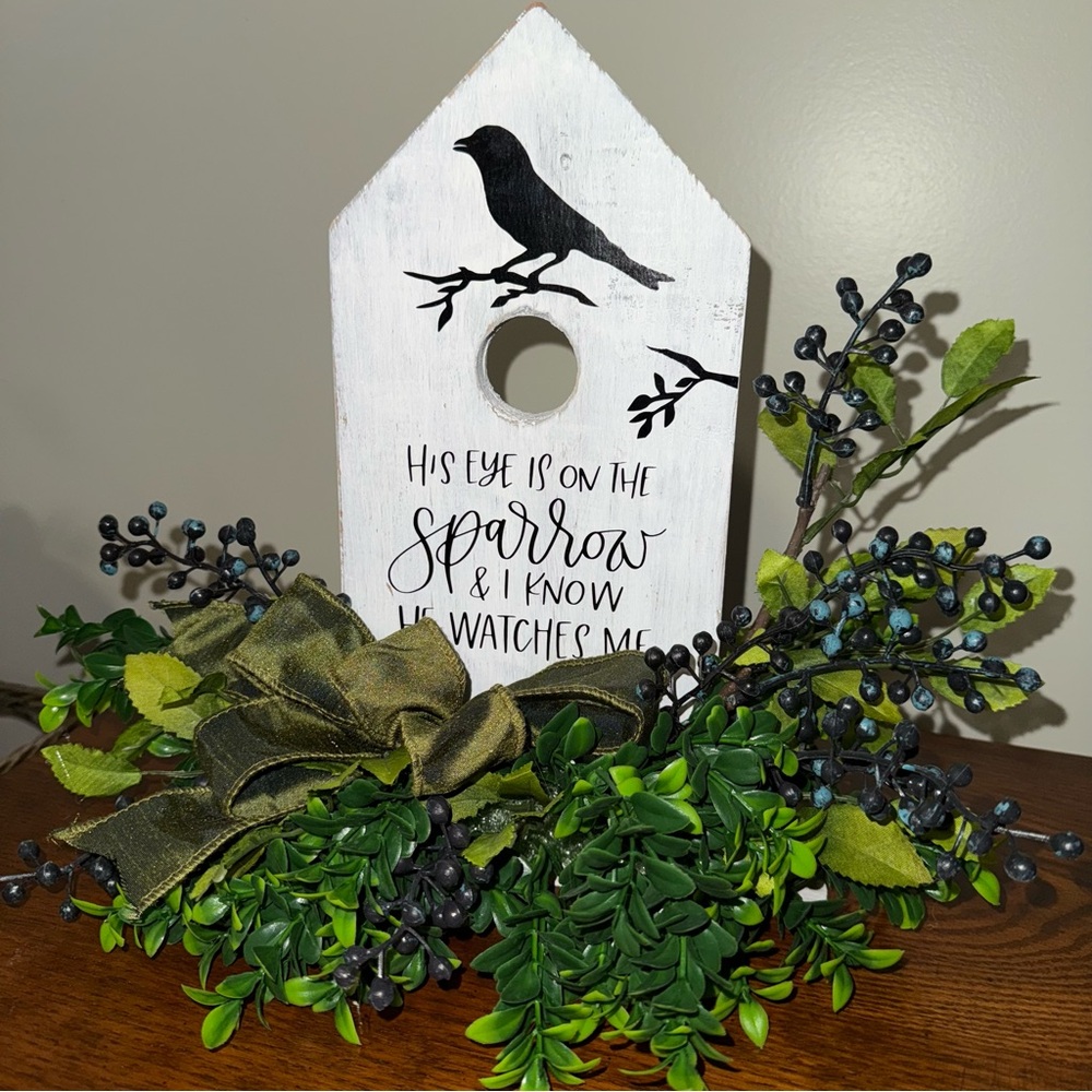 🐦 NWOT Tabletop Soarrow Birdhouse